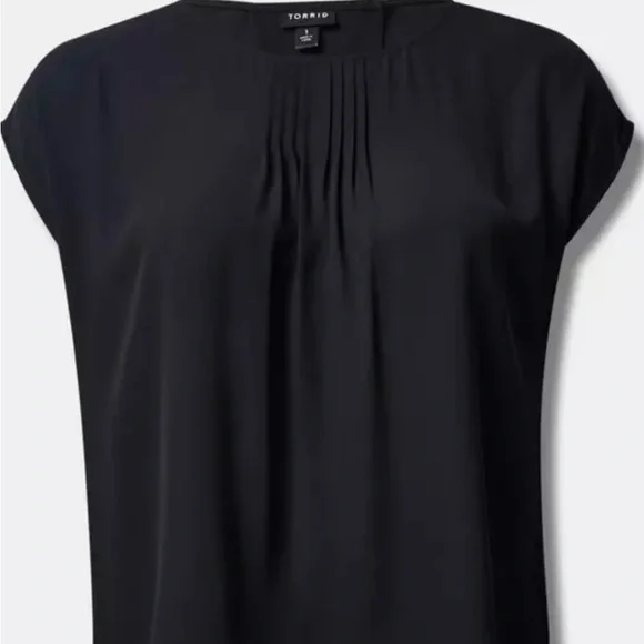 Set of 2 size 18(2x) tops from torrid. One pink one black, Brand NWT! - Picture 5 of 9